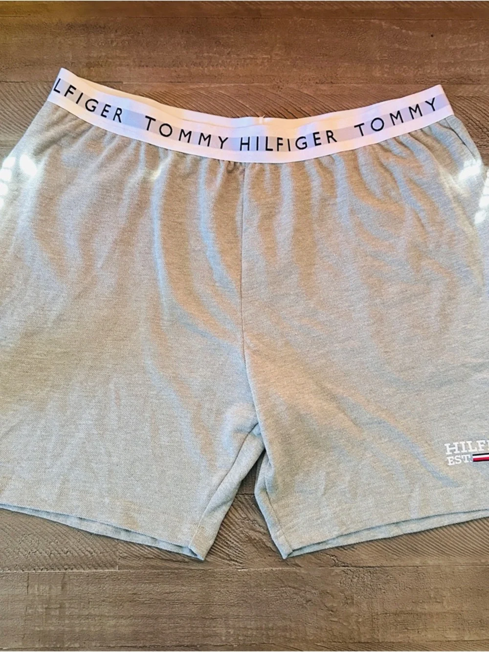 NWOT Tommy Hilfiger Men’s Gray Lounge Shorts Logo Waistband Large